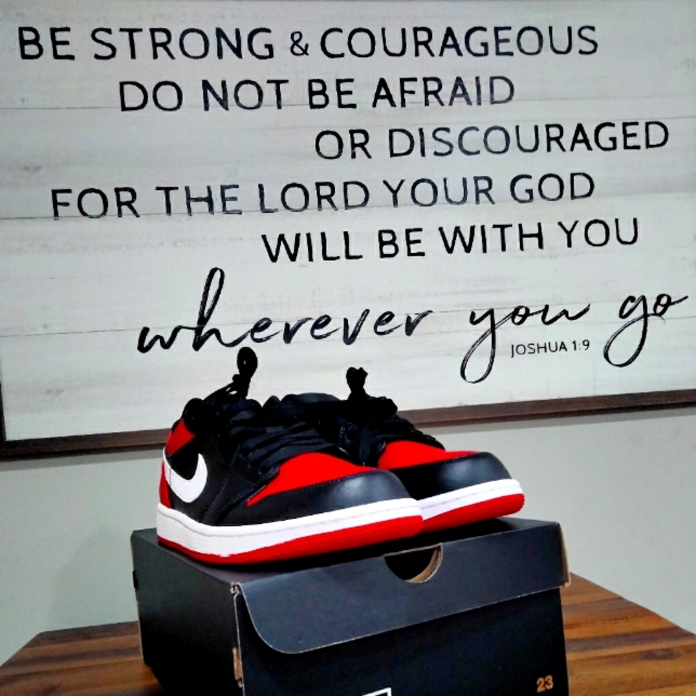 Air Jordan 1 low sneakers. Size 9